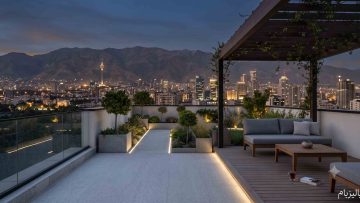 طراحی و اجرای روف گاردن مینیمال در شمال تهران با نورپردازی مدرن در شب و نمای برج میلاد توسط پالیزبام